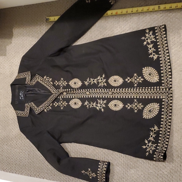 Theresa Renz - Silk , Embroidered blazer.  NEW Must have! BENEFITS RESCUE DOGS - Picture 1 of 12